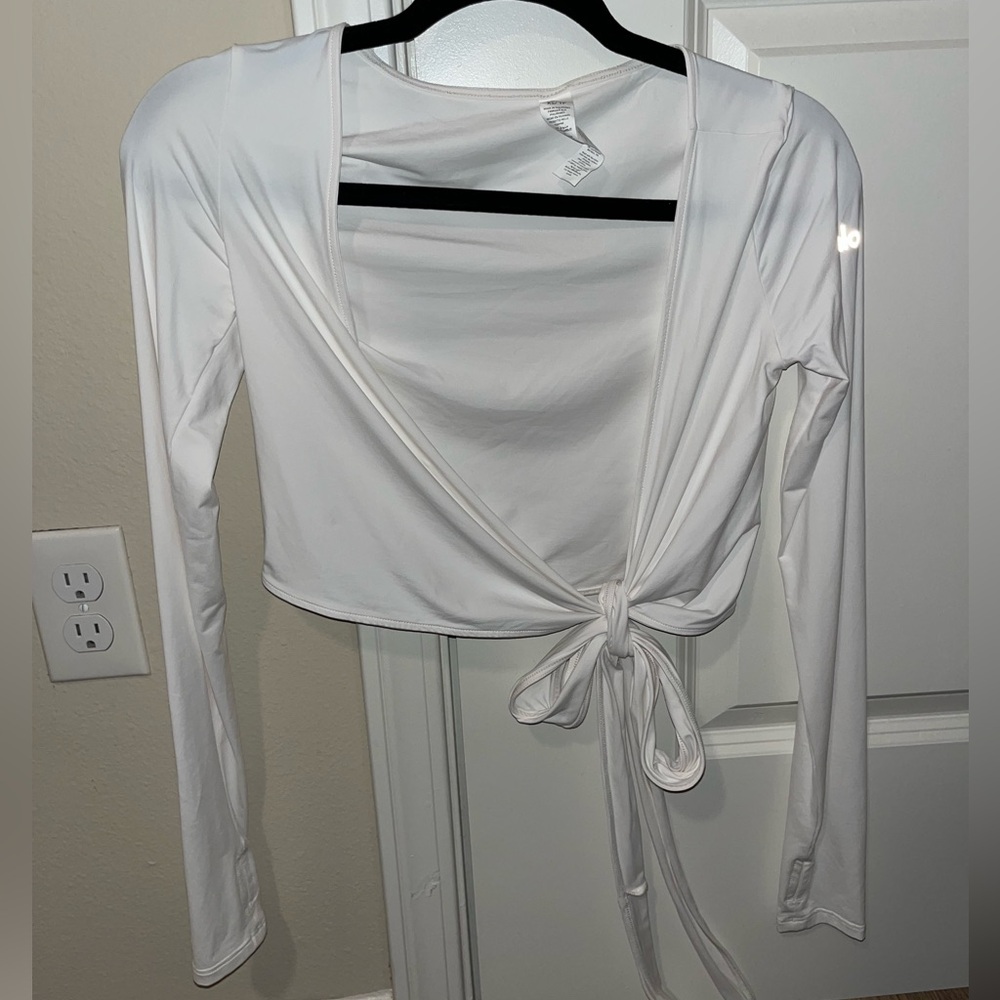 🩰 cropped escalate wrap top 🩰